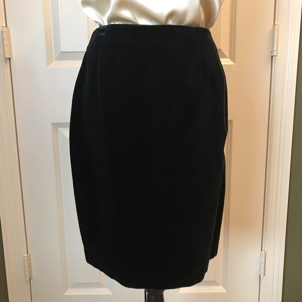 EUC Linda Allard Ellen Tracy black velvet skirt 8P